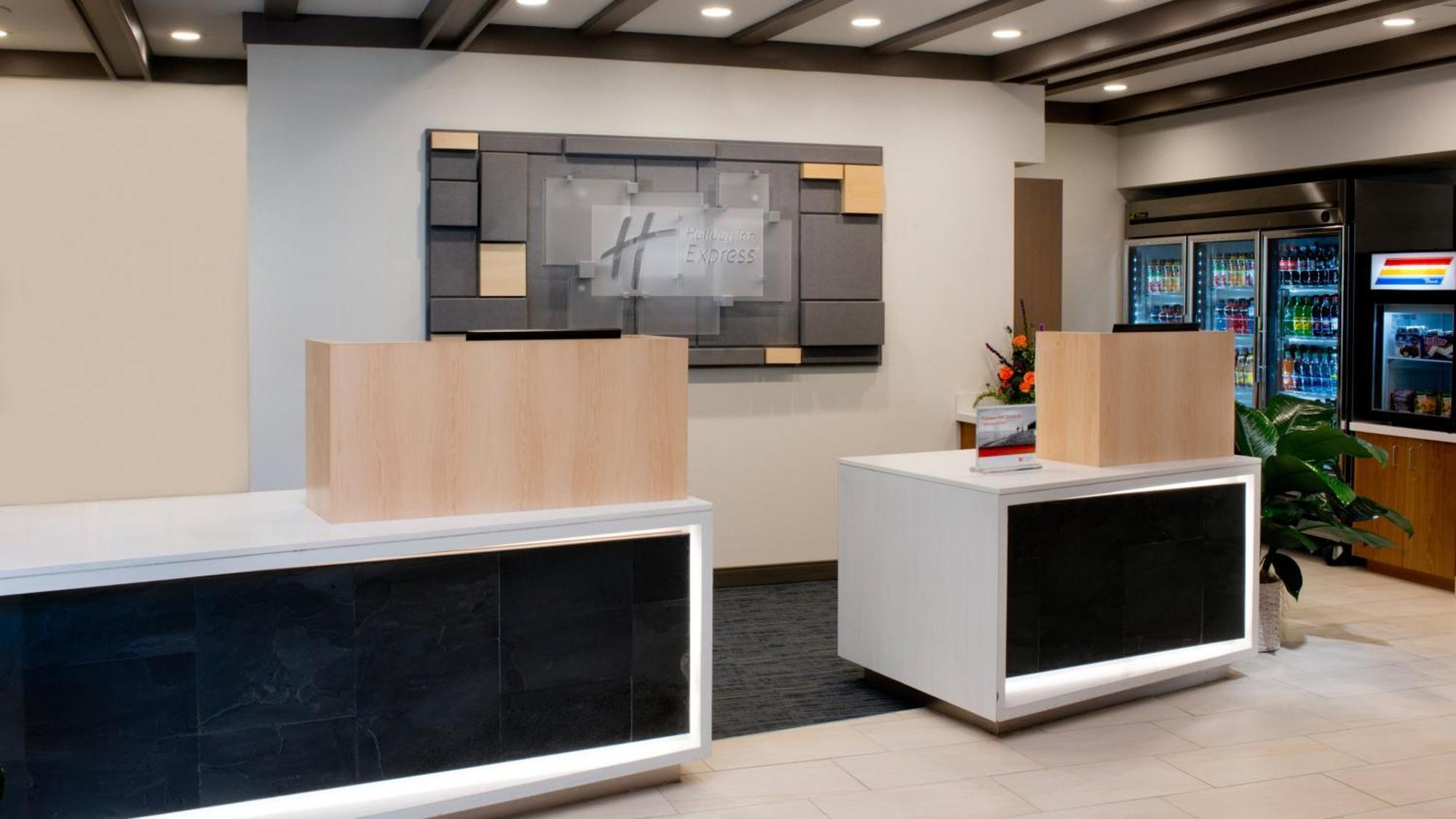 Express Airport By Ihg Hotel Nashville