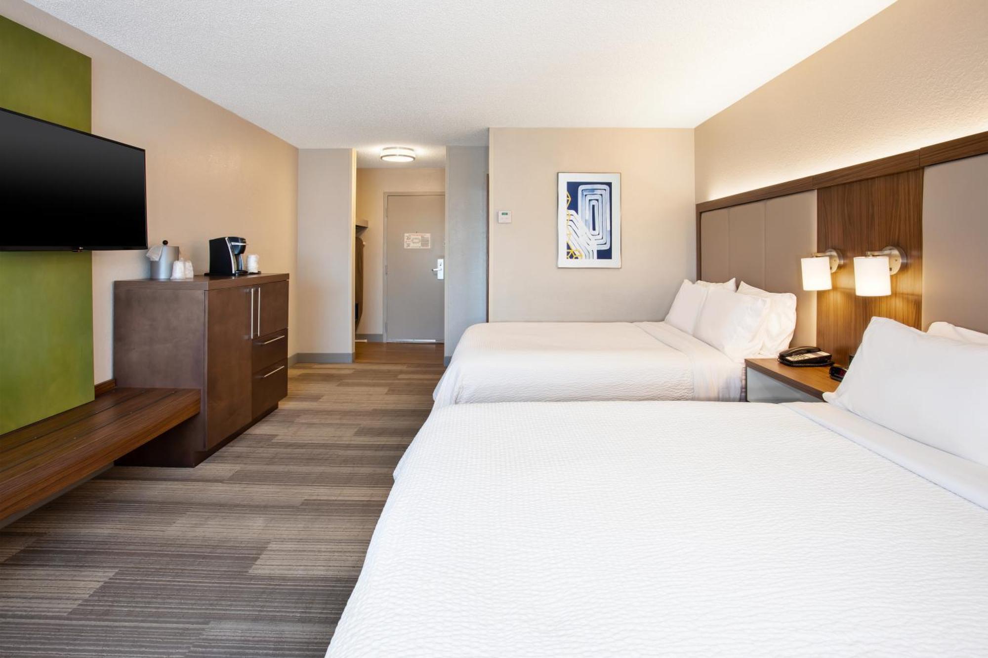 Hotel Express Airport By Ihg Nashville
