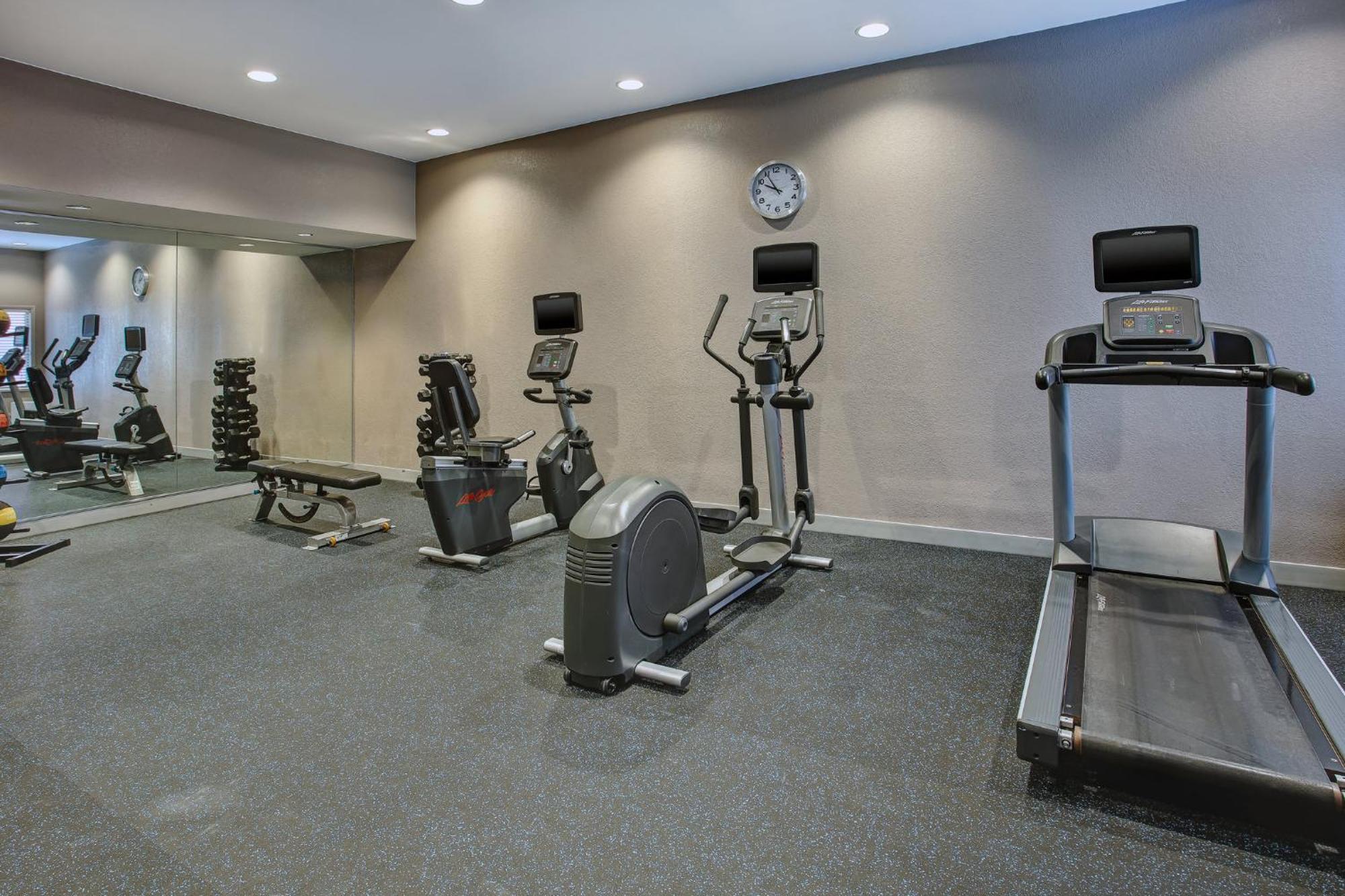 Holiday Express Airport By Ihg Hotel Nashville