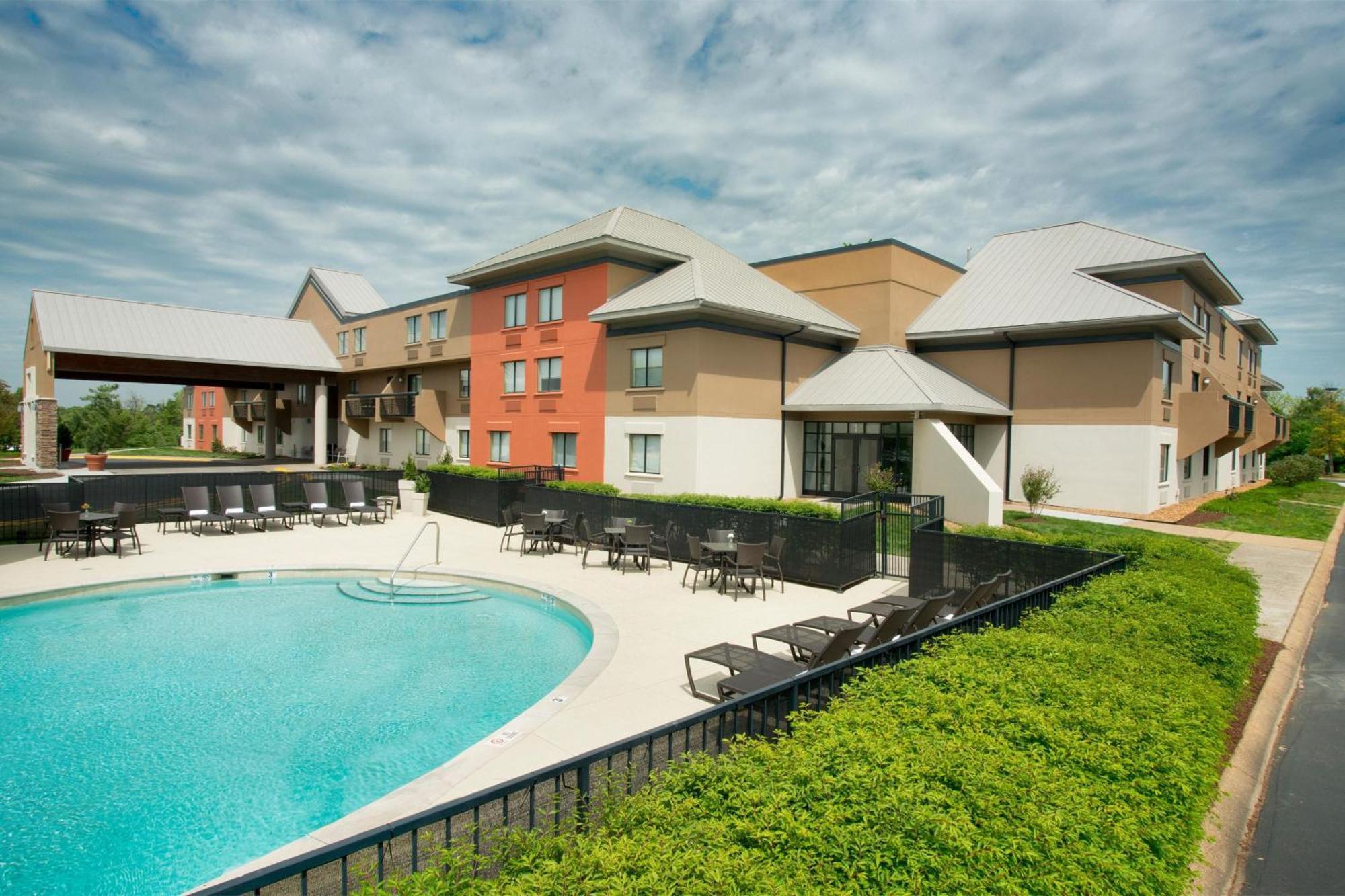 Holiday Express Airport By Ihg Hotel 3*